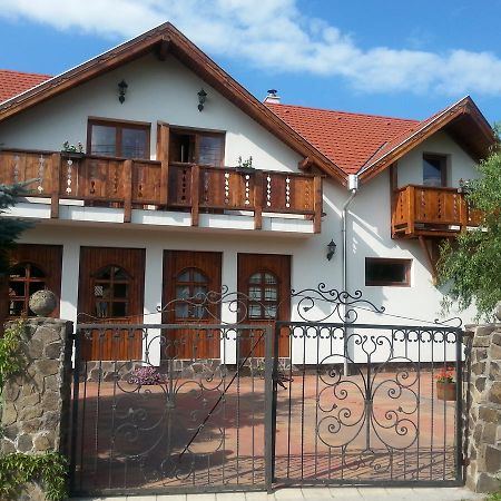 Felso Fogado Bed & Breakfast Felsotold ภายนอก รูปภาพ