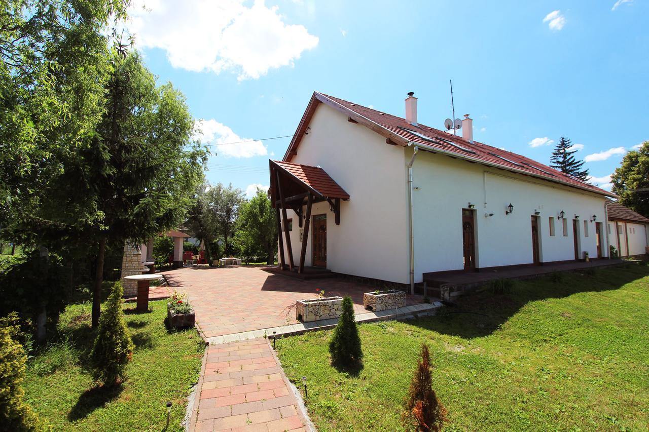 Felso Fogado Bed & Breakfast Felsotold ภายนอก รูปภาพ
