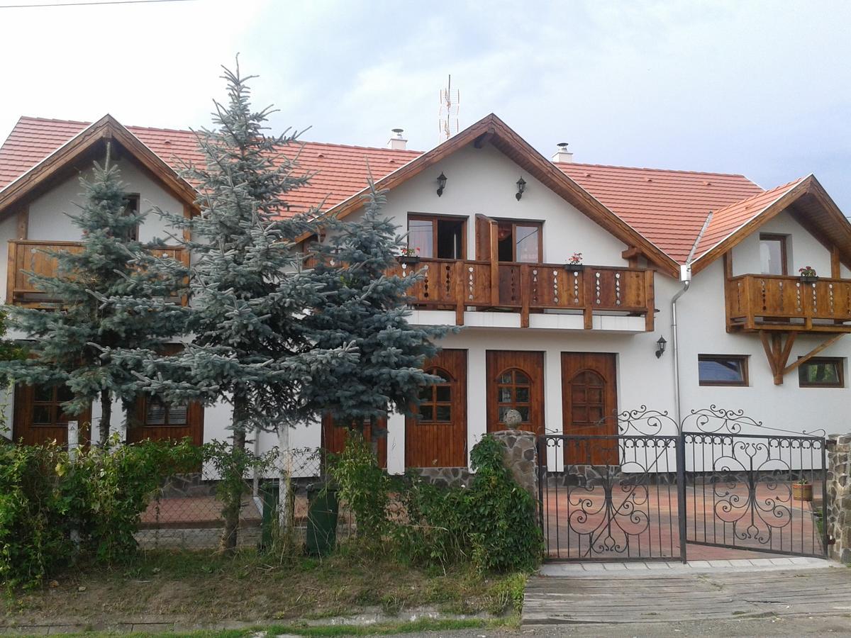 Felso Fogado Bed & Breakfast Felsotold ภายนอก รูปภาพ