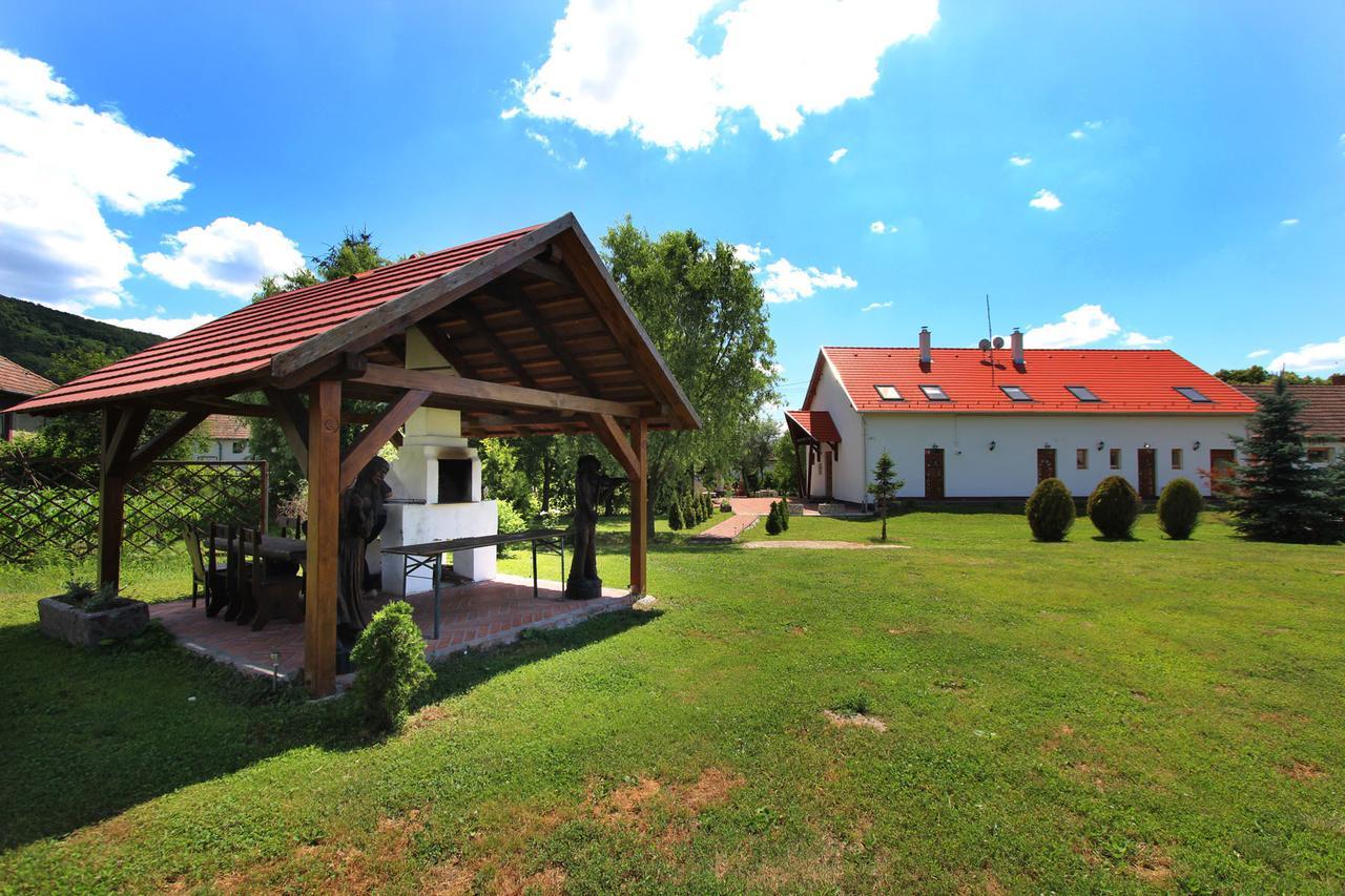 Felso Fogado Bed & Breakfast Felsotold ภายนอก รูปภาพ