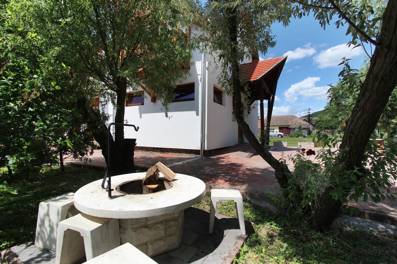 Felso Fogado Bed & Breakfast Felsotold ภายนอก รูปภาพ