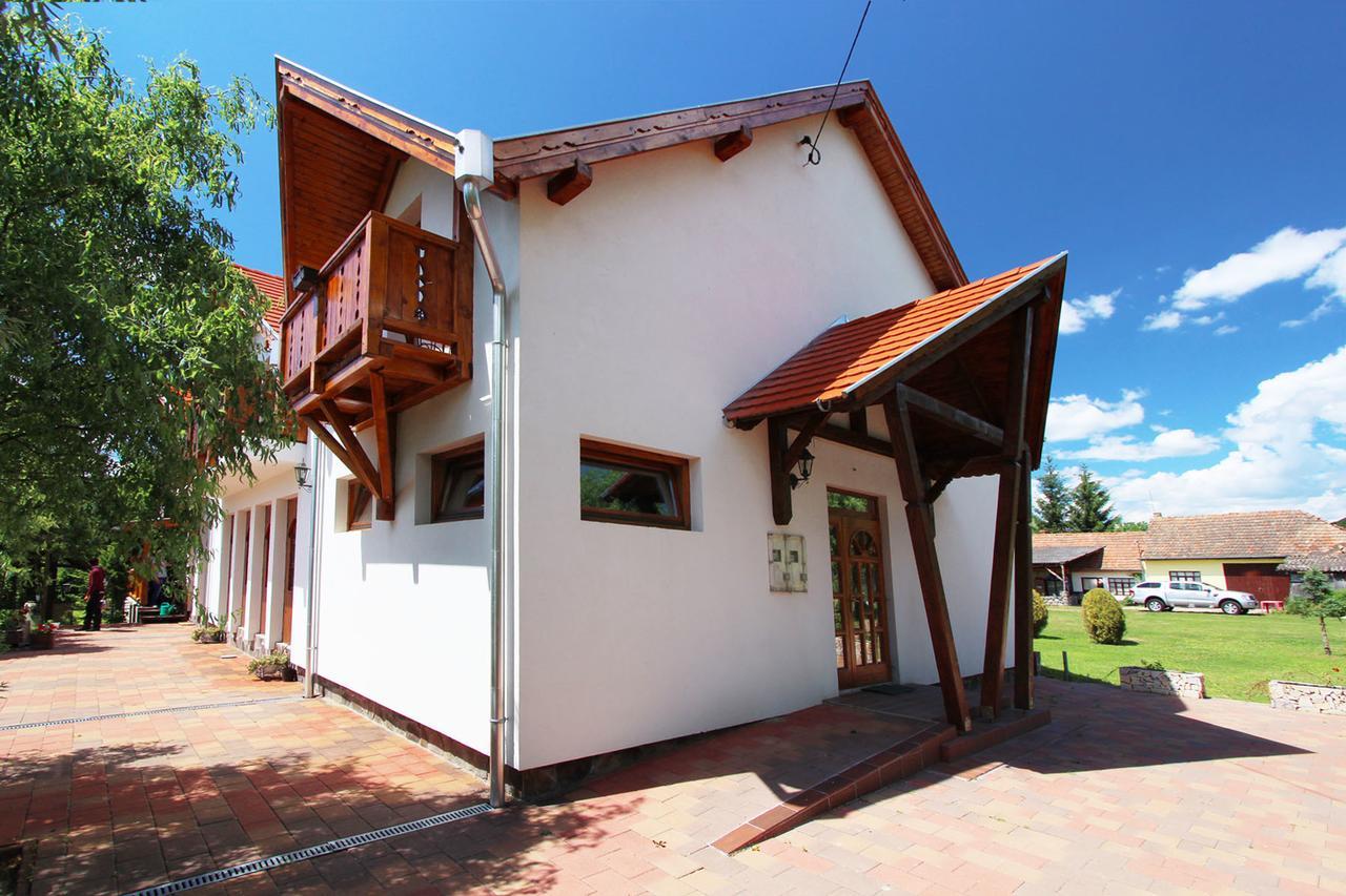 Felso Fogado Bed & Breakfast Felsotold ภายนอก รูปภาพ